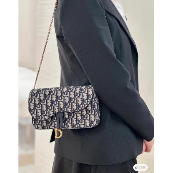 Bag-Dior-173 サイズ  :   21.5 x 12.5 x 3.7cm