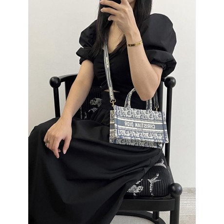 Bag-Dior-195 サイズ  :   21.5 x 13 x 7.5cm