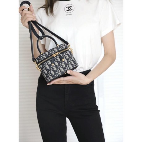 Bag-Dior-203 サイズ  :   16 x 11 x 9.5 cm 
