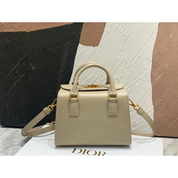 Bag-Dior-207 サイズ  :   19 x 15 x 15cm