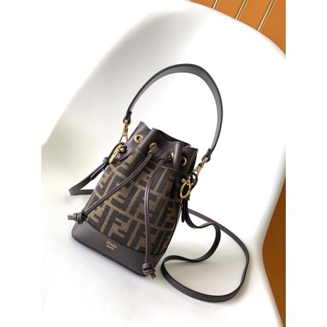 Bag-Fendi-013 サイズ  :   18.5x12x10cm 