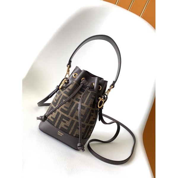 Bag-Fendi-013 サイズ  :   18.5x12x10cm 