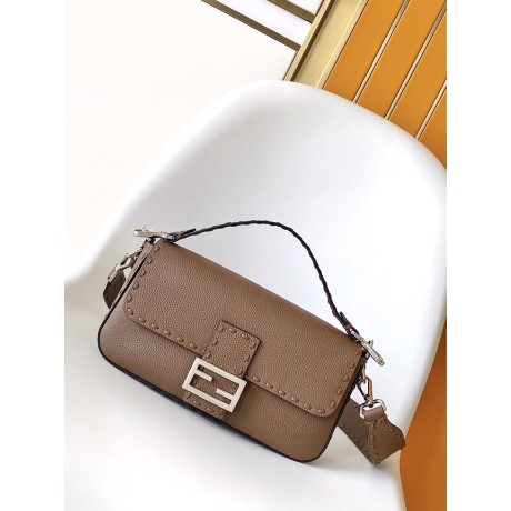 Bag-Fendi-014 サイズ  :   27x6x15cm 