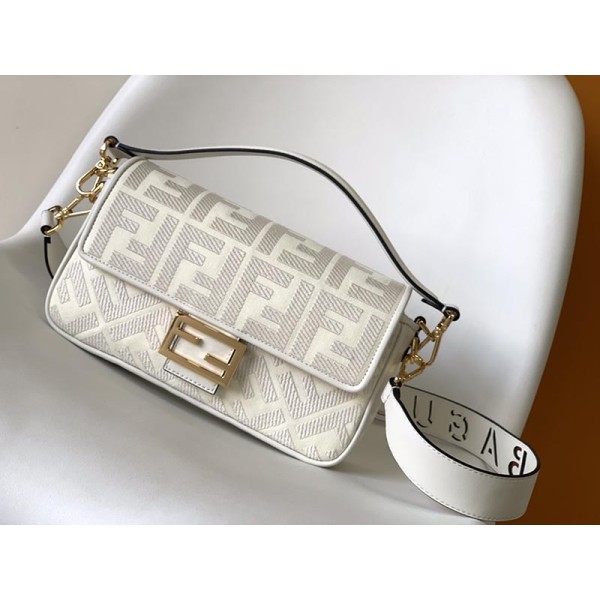 Bag-Fendi-078 サイズ  :   27x6x15cm