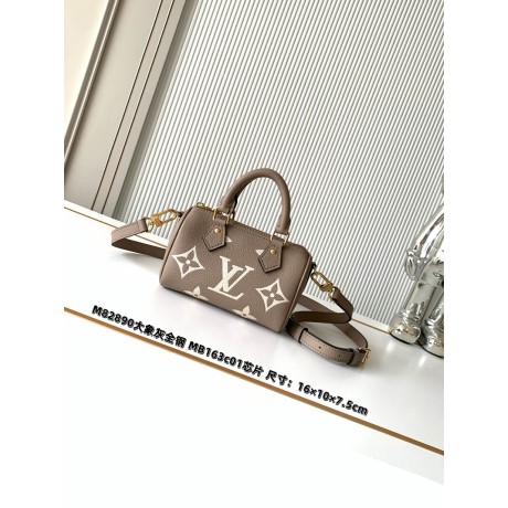 M82890 Bag-Lvbag-059 サイズ  :   16 x 10 x 7.5 cm 