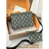 M81115  Bag-Lvbag-137 サイズ  :   14.5 x 4.5 x 22 cm 