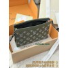 M81115  Bag-Lvbag-137 サイズ  :   14.5 x 4.5 x 22 cm 