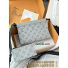M81115  Bag-Lvbag-138 サイズ  :   14.5 x 4.5 x 22 cm 