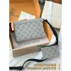 M81115  Bag-Lvbag-138 サイズ  :   14.5 x 4.5 x 22 cm 