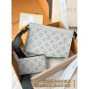 M81115  Bag-Lvbag-138 サイズ  :   14.5 x 4.5 x 22 cm 