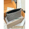 M81115  Bag-Lvbag-138 サイズ  :   14.5 x 4.5 x 22 cm 
