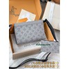 M81115 Bag-Lvbag-139 サイズ  :   14.5 x 4.5 x 22 cm
