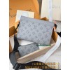 M81115 Bag-Lvbag-139 サイズ  :   14.5 x 4.5 x 22 cm
