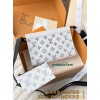 M81115 Bag-Lvbag-140 サイズ  :   14.5 x 4.5 x 22 cm