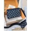 M81115 Bag-Lvbag-142 サイズ  :   14.5 x 4.5 x 22 cm