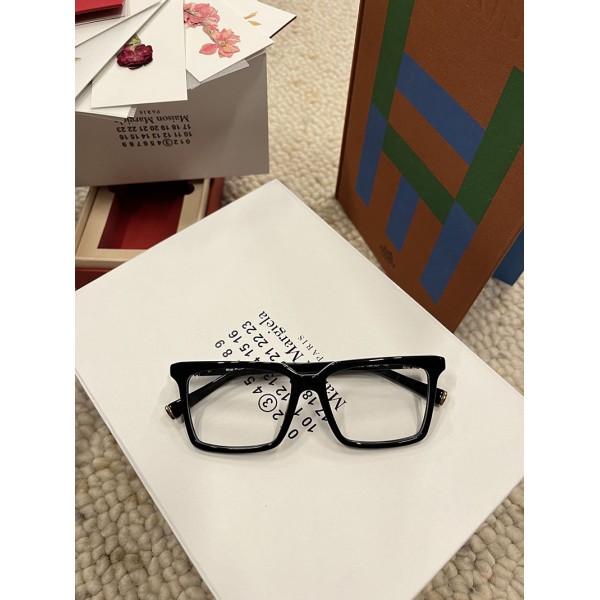 Glass-Miu-001