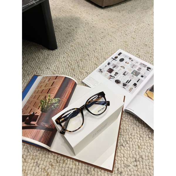 Glass-Miu-002