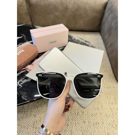 Glass-Miu-010