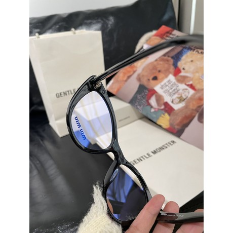 Glass-Miu-014