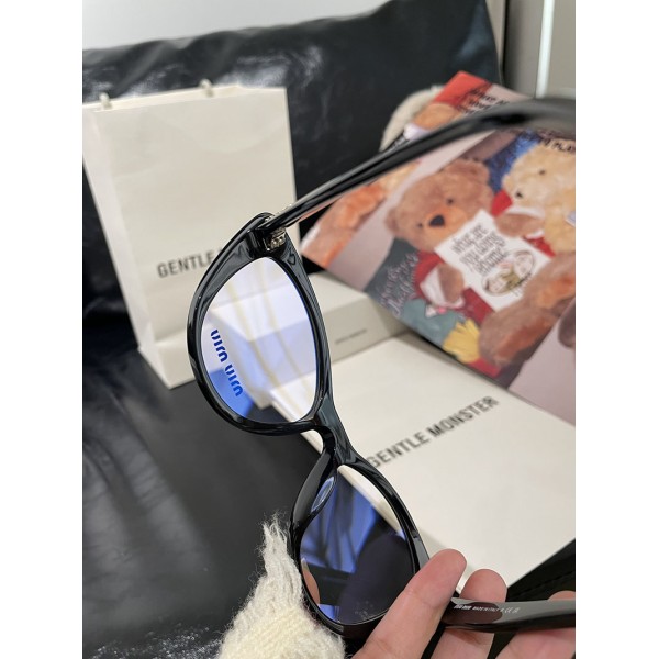 Glass-Miu-014