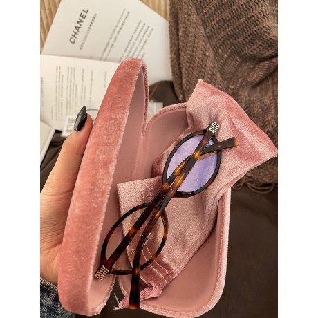 Glass-Miu-015