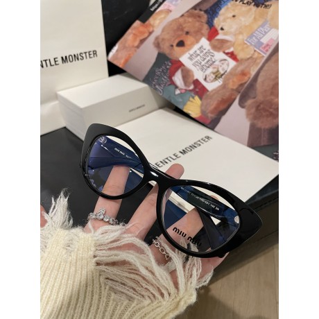 Glass-Miu-016