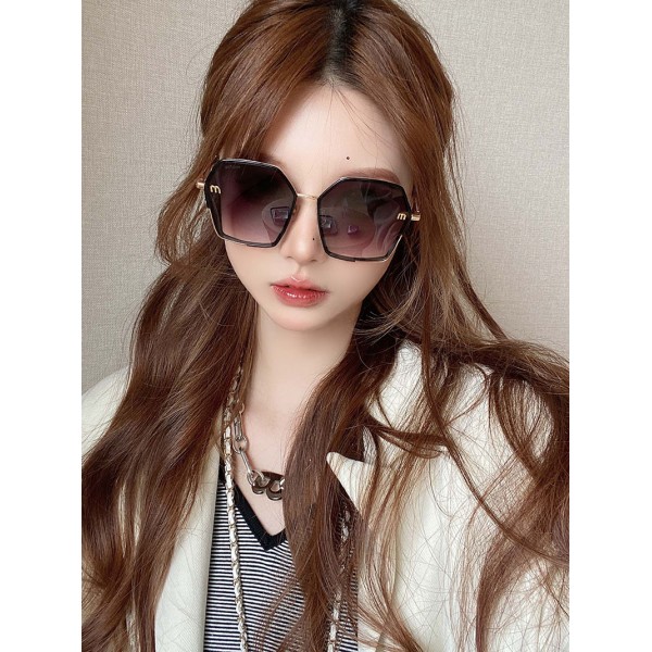 Glass-Miu-030