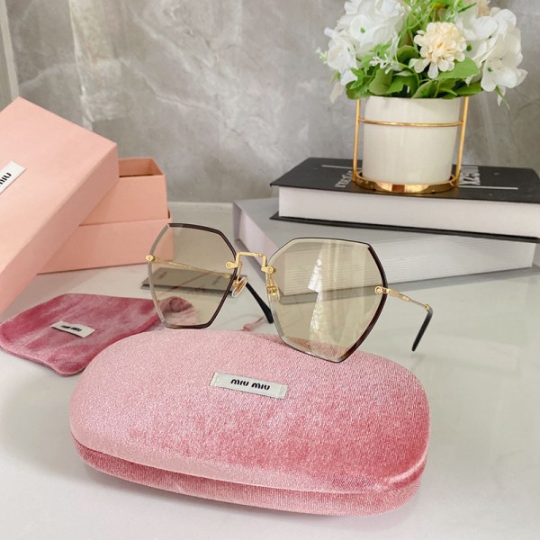 Glass-Miu-038