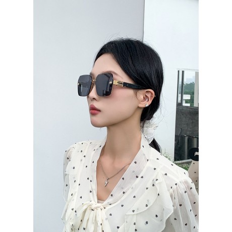 Glass-Miu-065