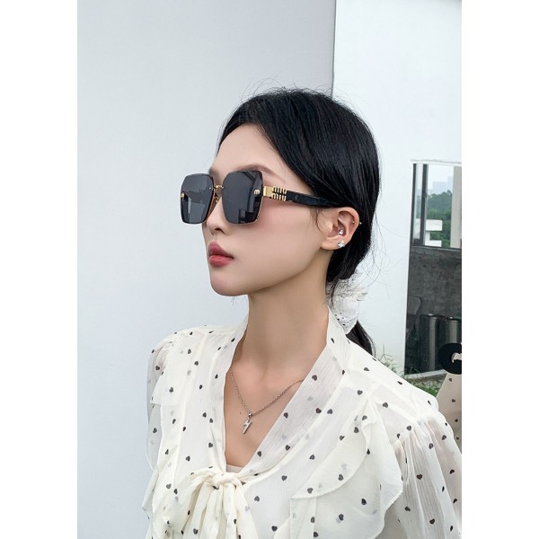 Glass-Miu-065