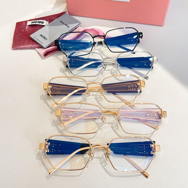 Glass-Miu-069
