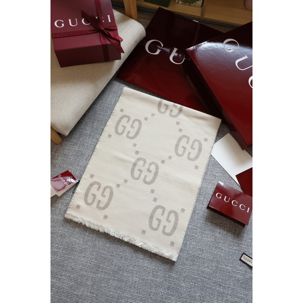 Scarf-Gu032
