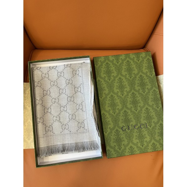 Scarf-Gu054