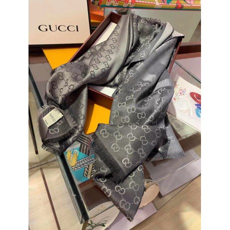 Scarf-Gu092