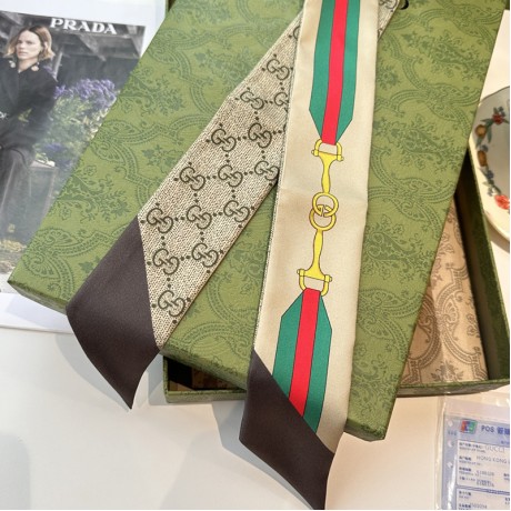 Scarf-Gu097