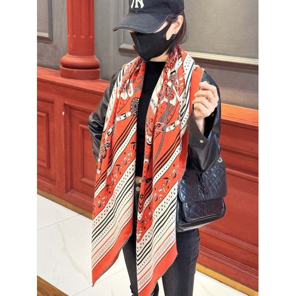 Scarf-Her-030