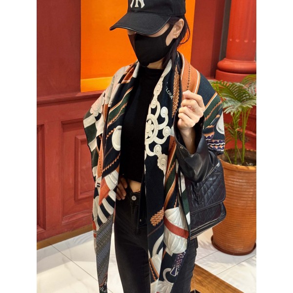Scarf-Her-044