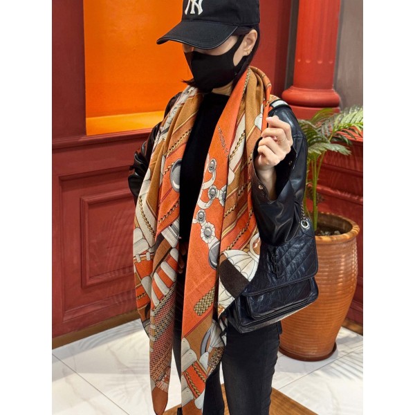 Scarf-Her-045