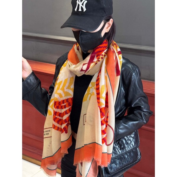 Scarf-Her-047