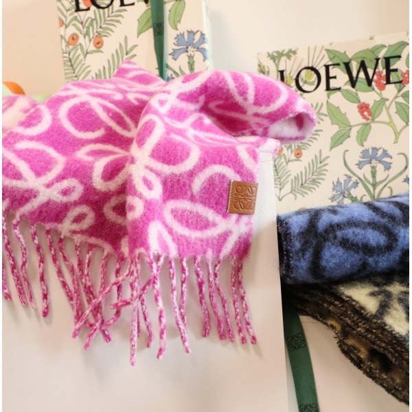 Scarf-Loe-131