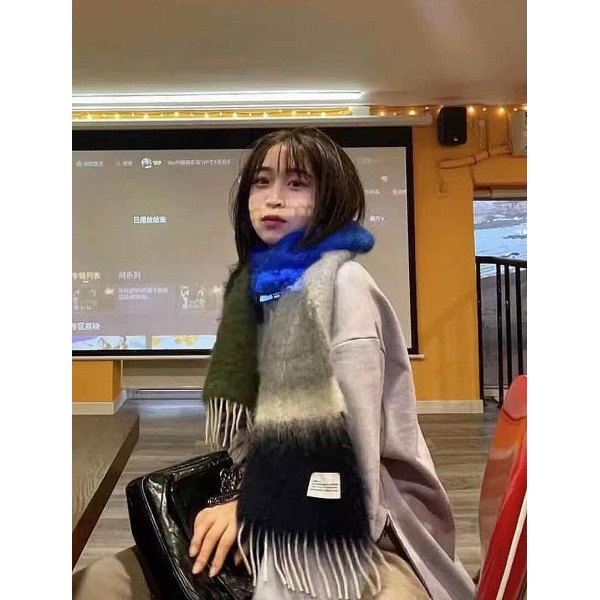 Scarf-Loe-169
