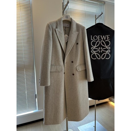 Yi-Loewe-001