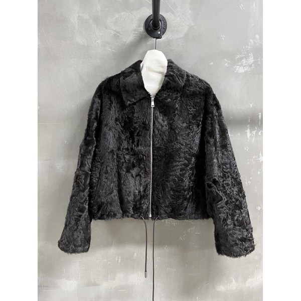 Yi-Loewe-005
