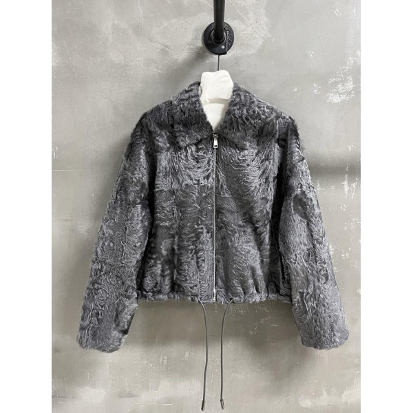 Yi-Loewe-006