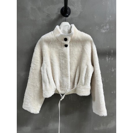 Yi-Loewe-008