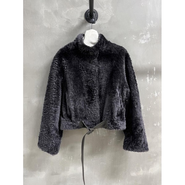 Yi-Loewe-010