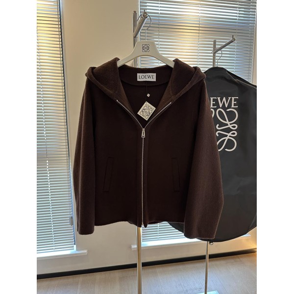 Yi-Loewe-032