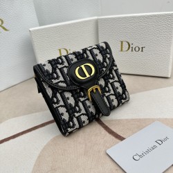 Dior Bobbyクリスチャンディオール財布  サイズ：10 x 8.9 x 2.2 cm